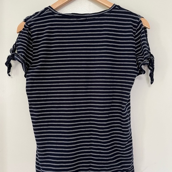 J. Crew Factory Shoulder Keyhole Women’s Medium Tee - Picture 3 of 3